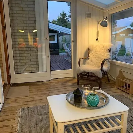 Nyistandsat I Hornbaek,taet Pa Vand Og By