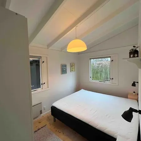 Nyistandsat I Hornbaek,taet Pa Vand Og By Hornbaek