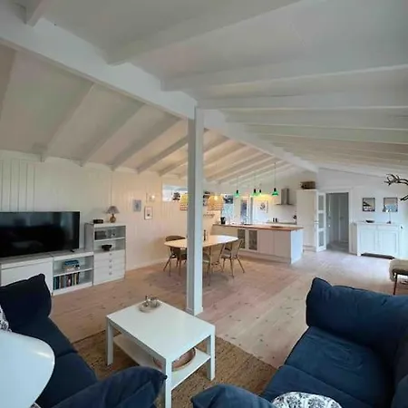 Nyistandsat I Hornbaek,taet Pa Vand Og By