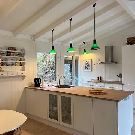 Nyistandsat I Hornbaek,taet Pa Vand Og By Holiday home *